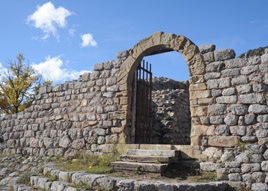 Porta del Castell de Mataplana